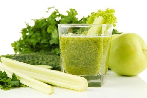 Detox%20juice_selleri_%c3%a6ble