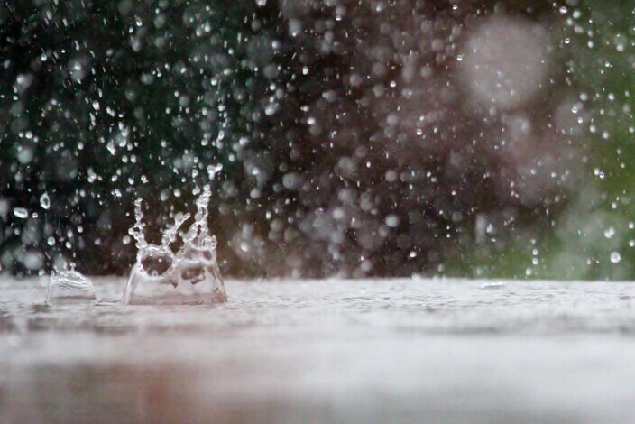 Drop_of_water_rain_table_weather_raindrop_nature_inject_drip-700326