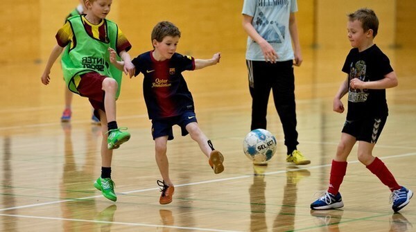 Indendoers-fodbold-boern