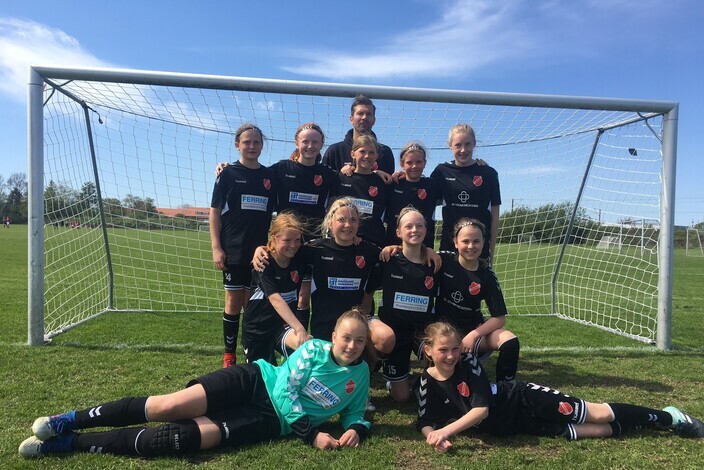 U13%20pigerne%20holdbillede%2005.05.2018