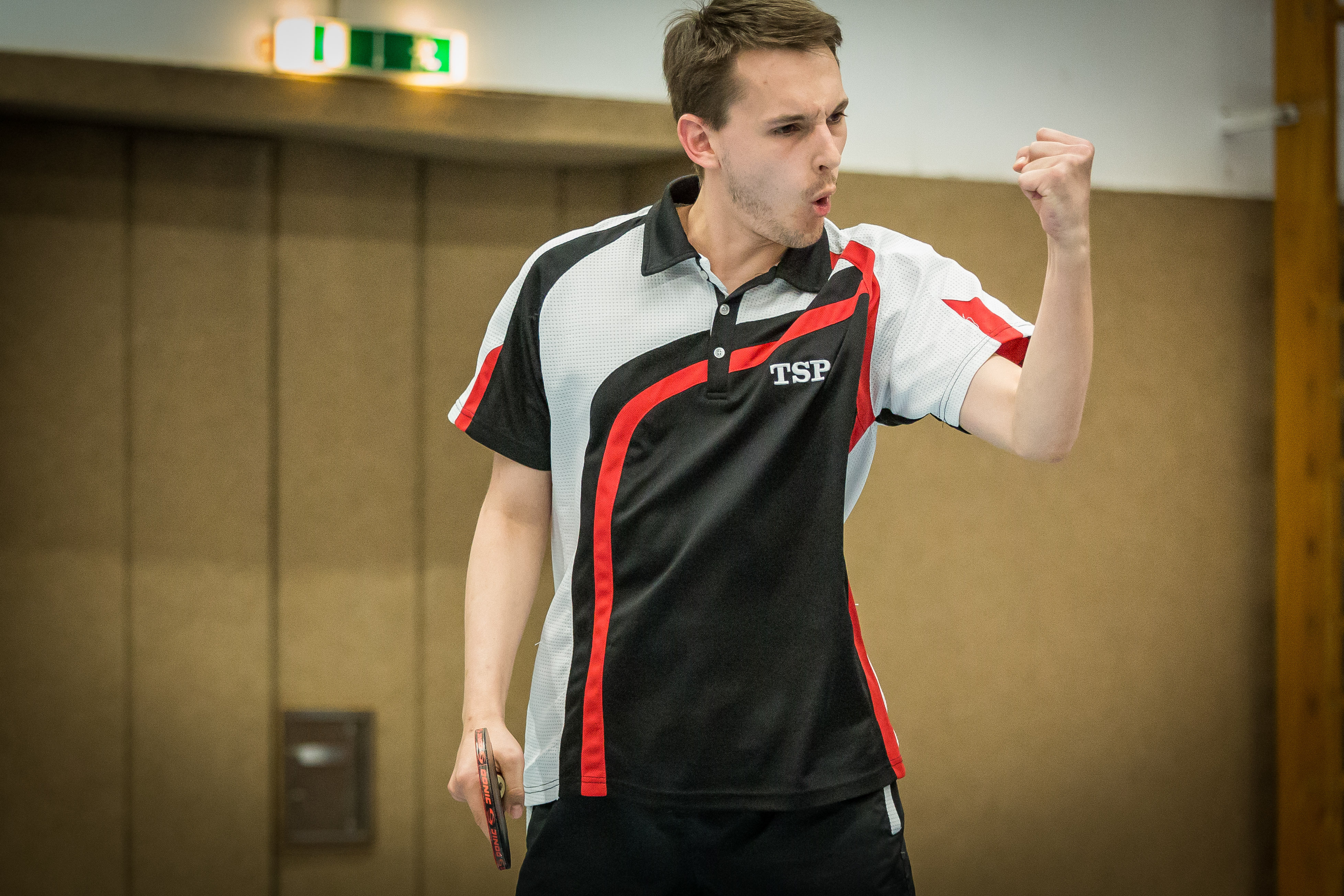 Matchwinner Tobias Brehm im entscheidenden Einzel Matchwinner Tobias Brehm im entscheidenden Einzel