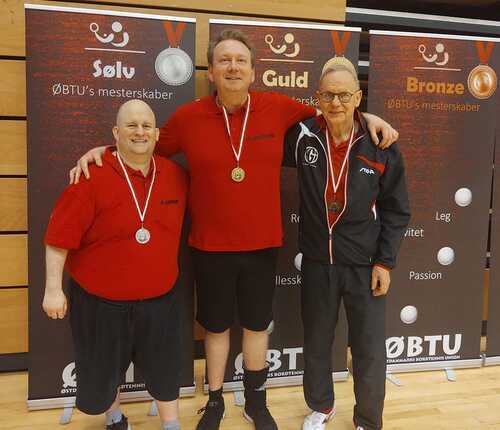 Guld%2c%20s%c3%b8lv%20og%20bronze%20til%20hiller%c3%b8d%20herre%20kl%207%20michael%2c%20christian%2c%20ole