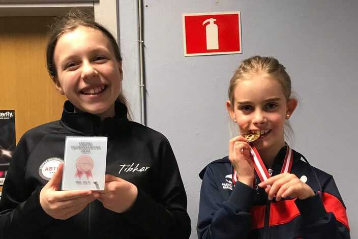 Emma%20og%20freja%20egedal%20indl%c3%a6gkopi