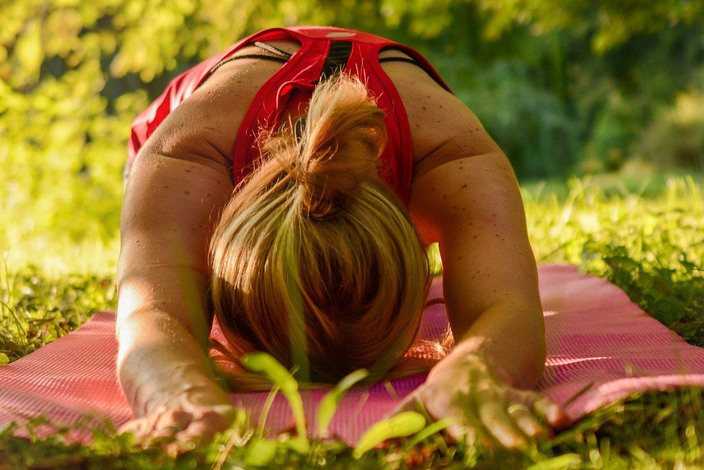 Yoga-2662237_1920_edited