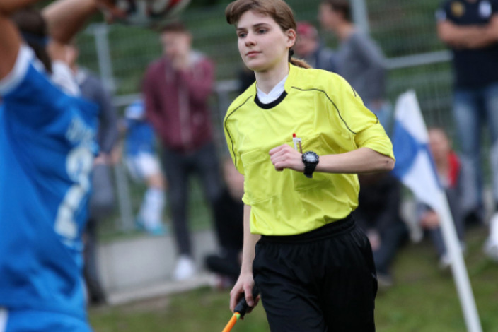 Schiri-lehrgang%20f%c3%9cr%20m%c3%84dchen%20und%20frauen