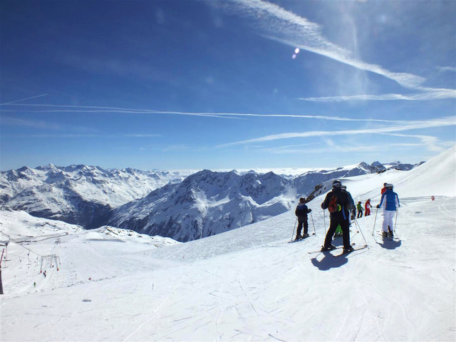 RS14801_Skifahren auf der Piste_Sölden_SnowT rex_0914-bearbeitet-scr.jpeg