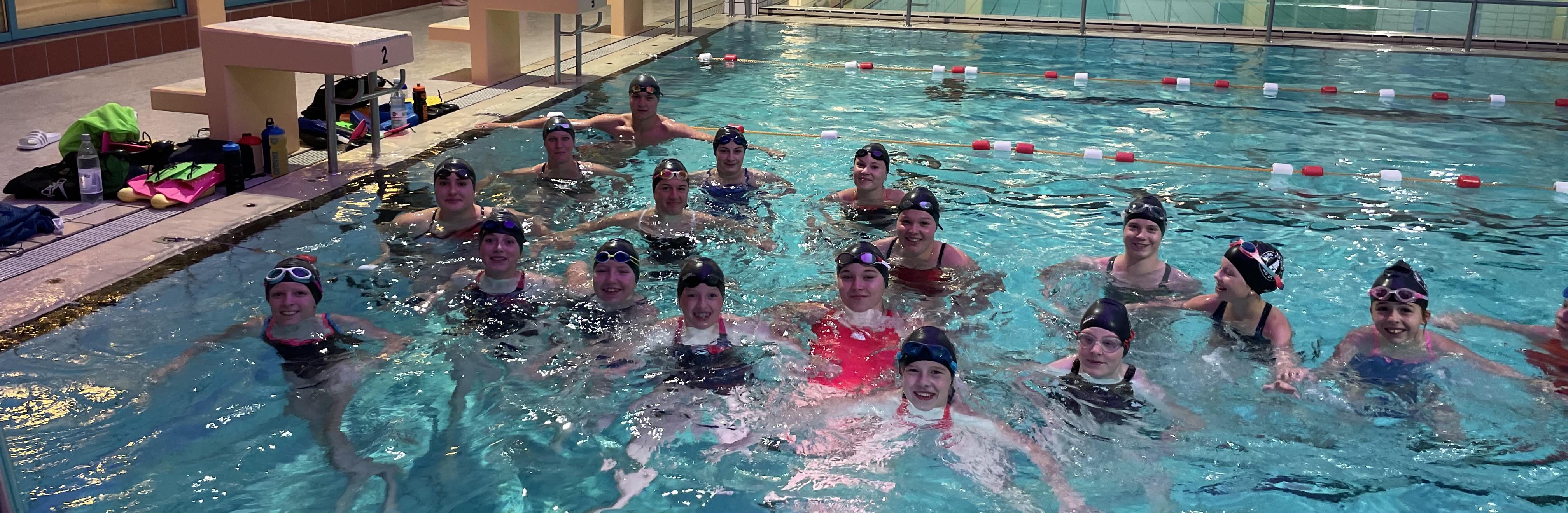 2022_schwimmen_teamfotos%20%281%29