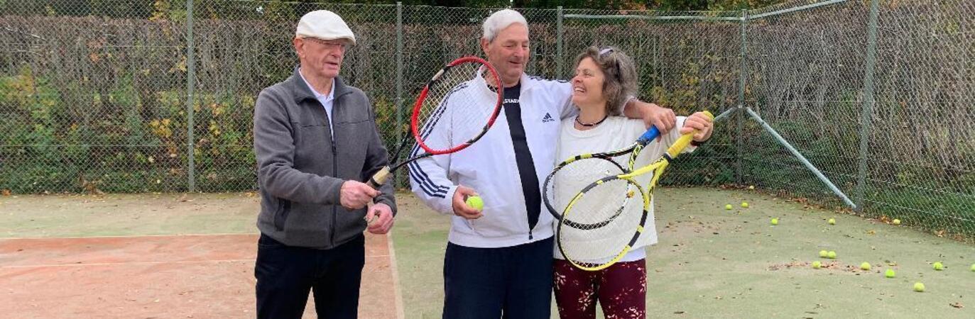 Jan%20og%20per%20tennis%20tr%c3%a6ning%20-%20%c3%a5ben%20bane%20l%c3%b8rdage