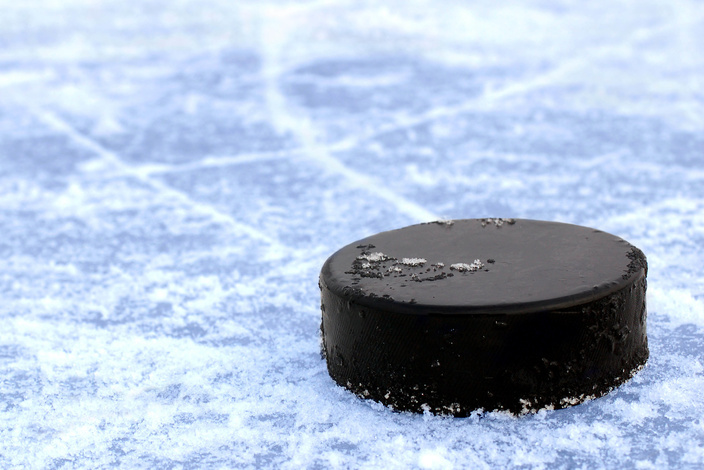 Hockey-puck-black-ice-2560x1600