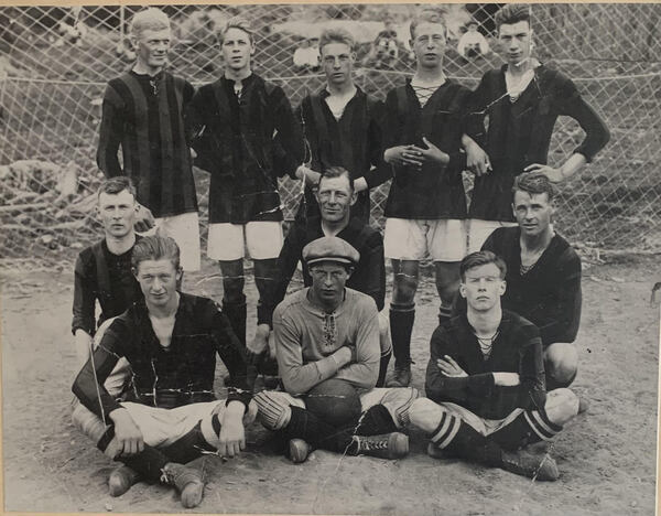 1921