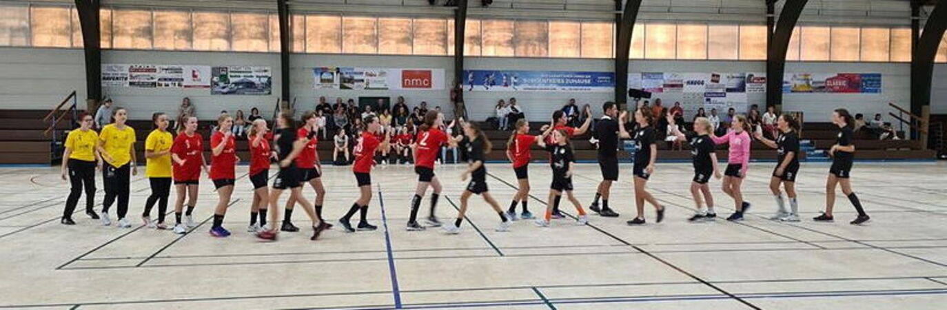 Weibl._c_jugend_abklatschen