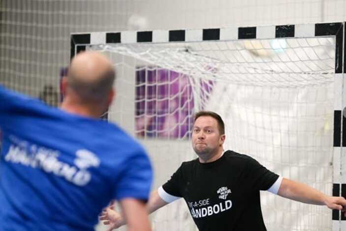 Five-a-side-haandbold-faar-kaerligheden-til-at-blomste_5c3f9cde6df0b