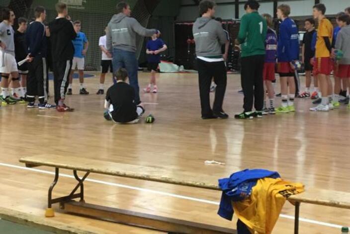 U14-drenge-paa-besoeg-ved-thw-kiel_5c10030846b47