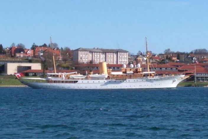 H-m-dronningen-besoeger-svendborg-kommune_5c0ff48f94ca1