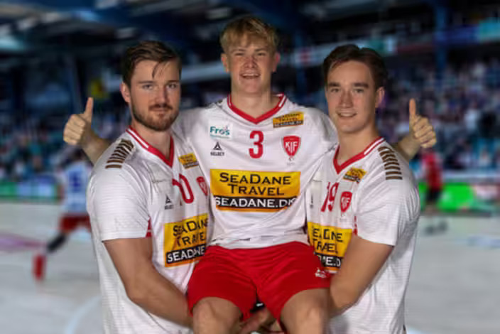 3_spillere_i_hjemmebanetroeje
