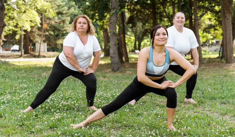 women-doing-lateral-lunges-park_23-2148598705.jpg