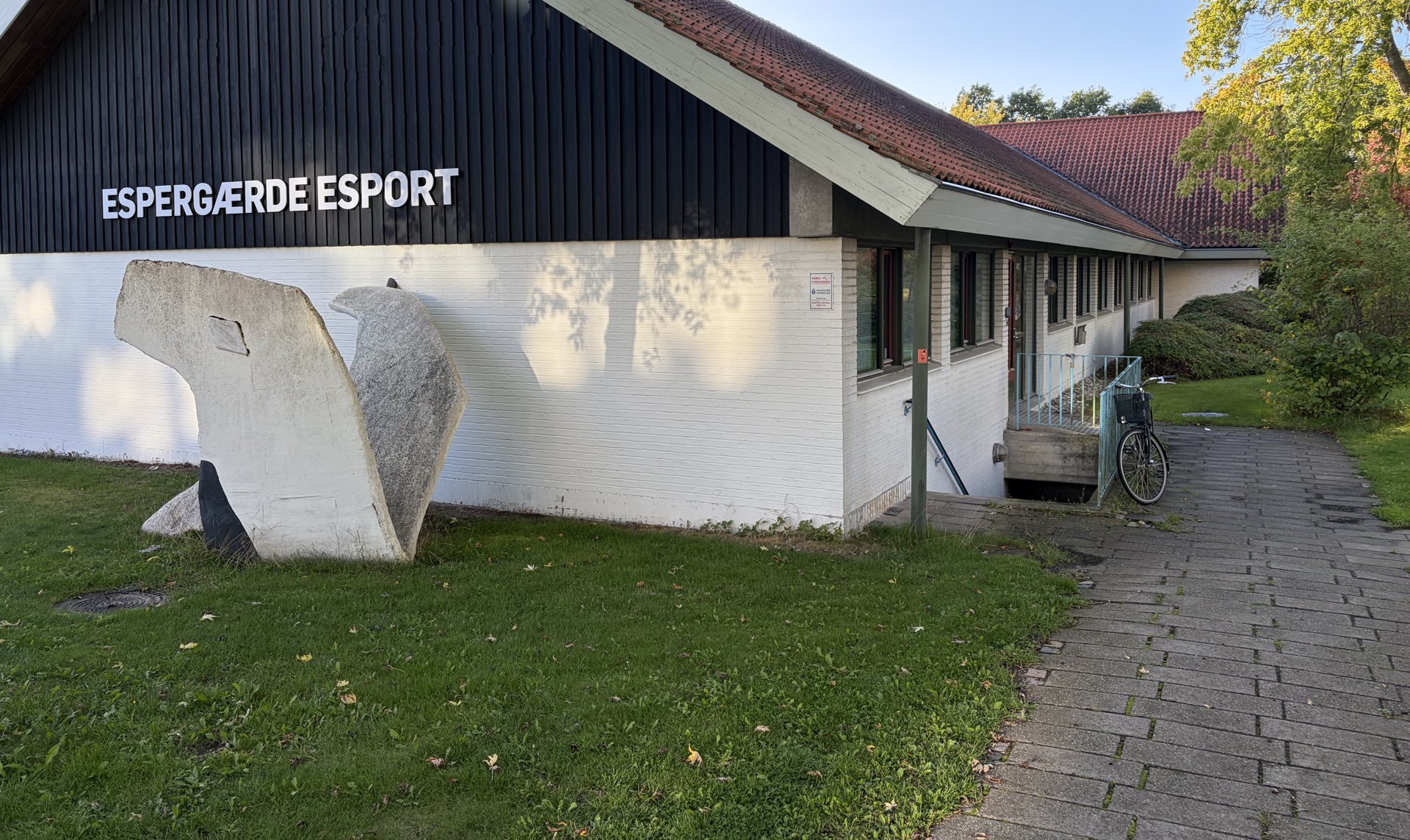 Espergærde Esports esportcenter set udefra med skiltet Espergærde Esport på facaden