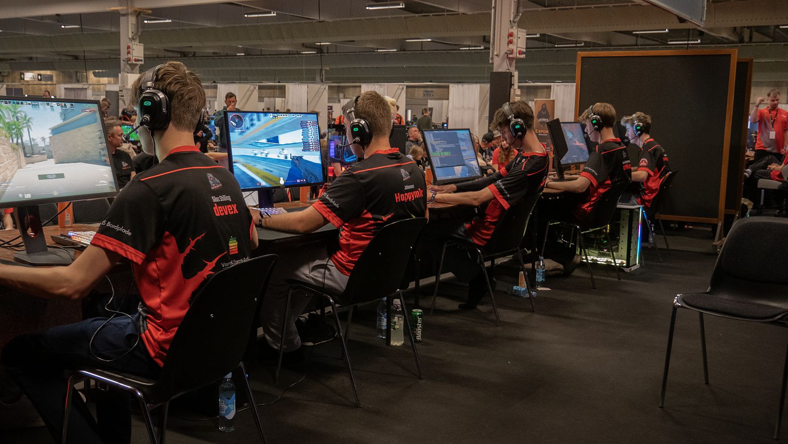 Spillere fra Espergærde Esport til turnering på Gamebox